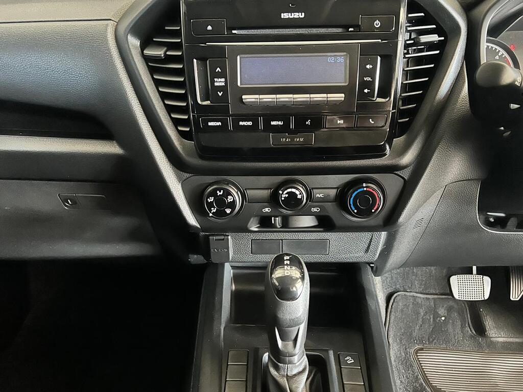 ISUZU D-MAX D-MAX 250C FLEETSIDE S/C P/U - 12