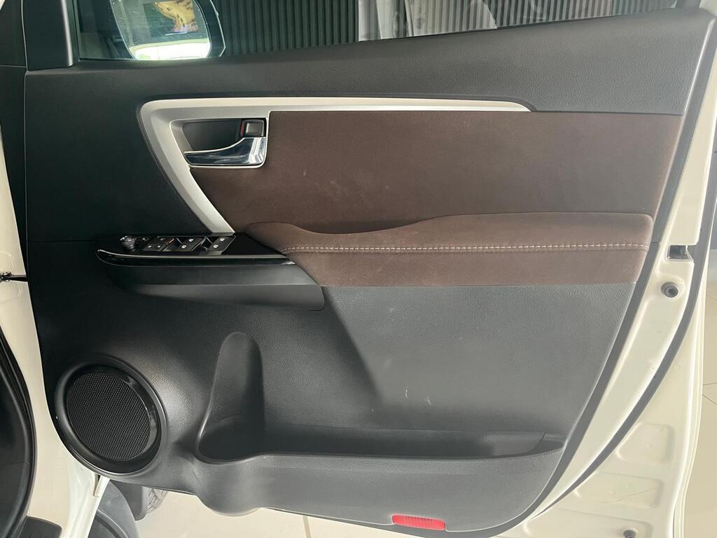 TOYOTA FORTUNER FORTUNER 2.4GD-6 R/B - 11