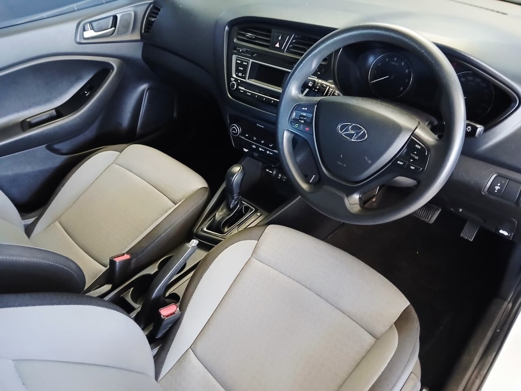 HYUNDAI i20 i20 1.4 FLUID A/T - 12