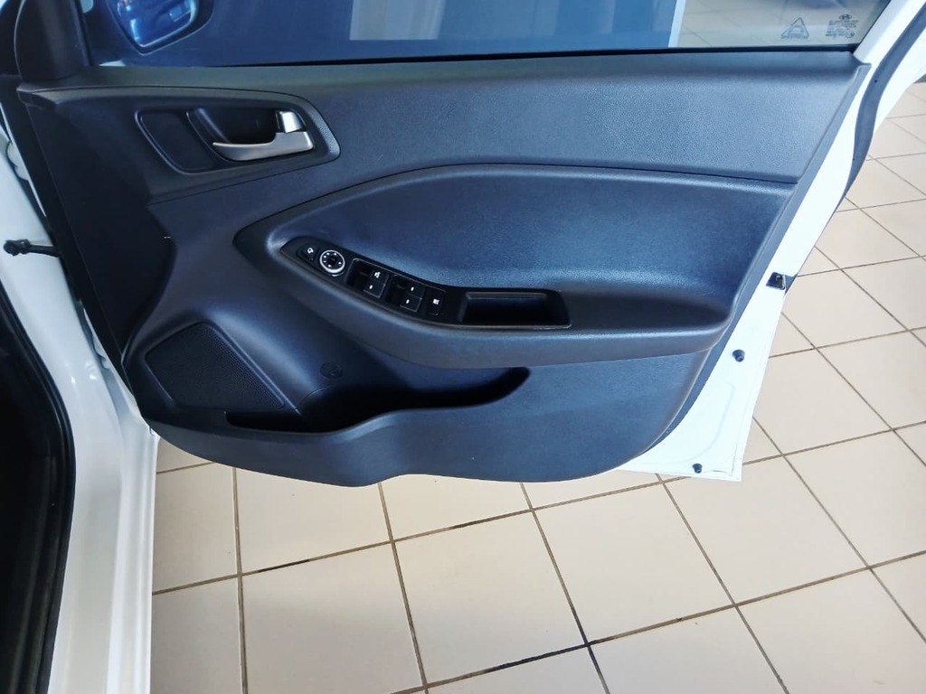 HYUNDAI i20 i20 1.4 FLUID A/T - 13