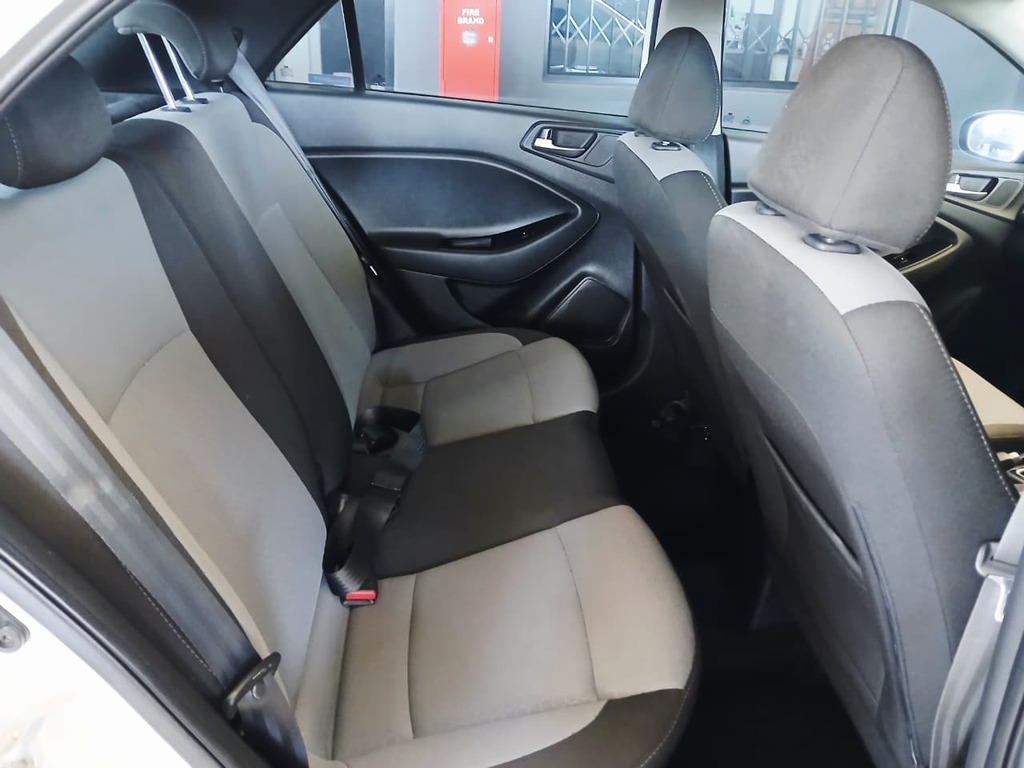 HYUNDAI i20 i20 1.4 FLUID A/T - 8