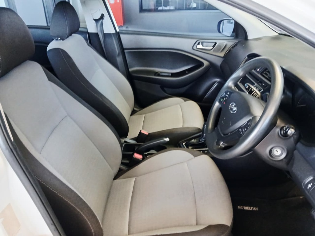 HYUNDAI i20 i20 1.4 FLUID A/T - 9