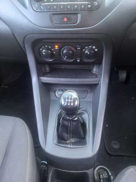 Ford Figo - View 10