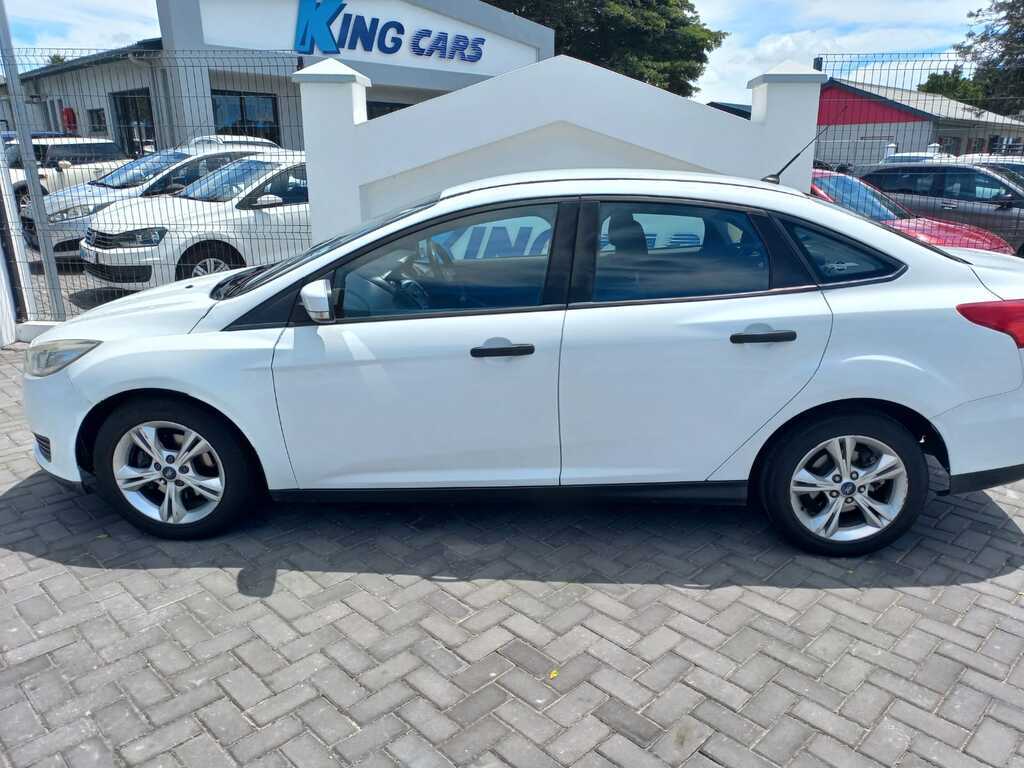 Ford Focus - View 4