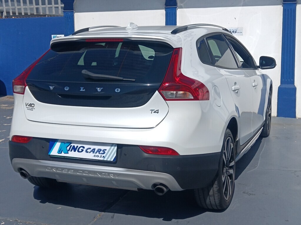 Volvo V40 - View 8