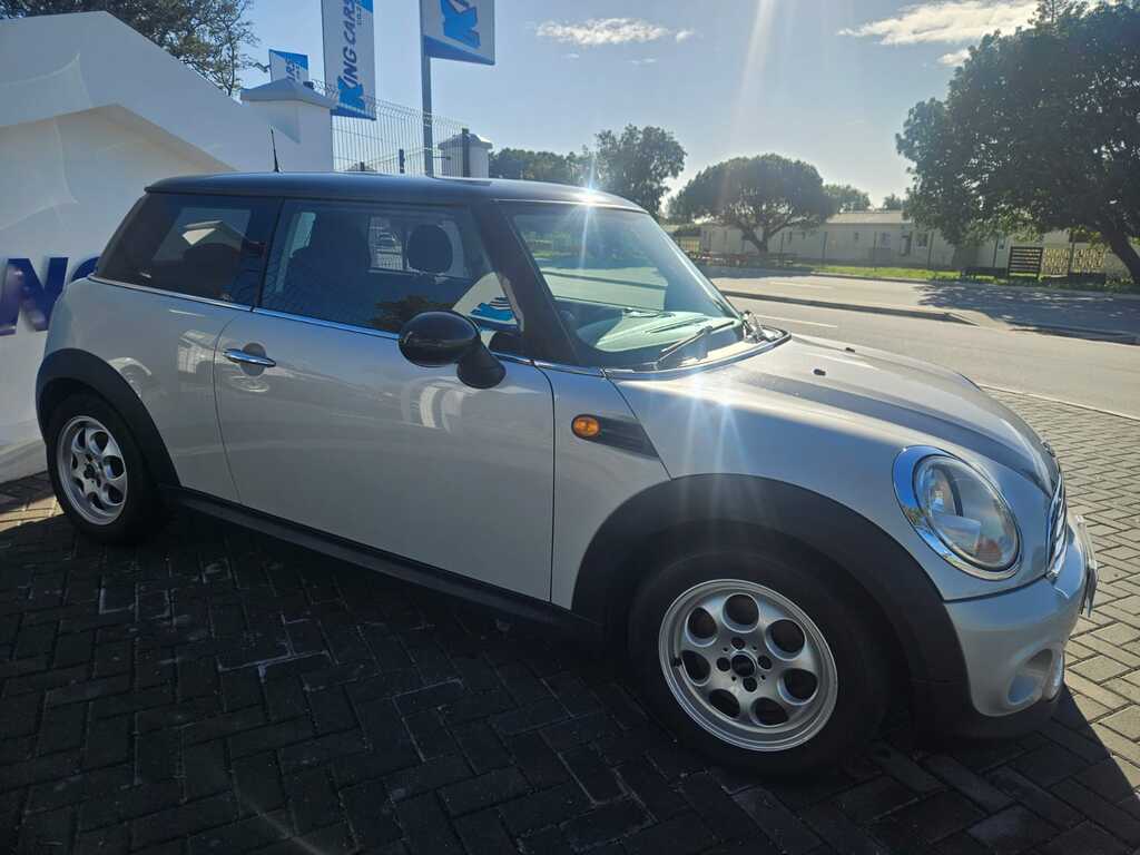 Mini Cooper - View 2