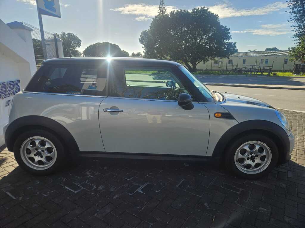 Mini Cooper - View 3
