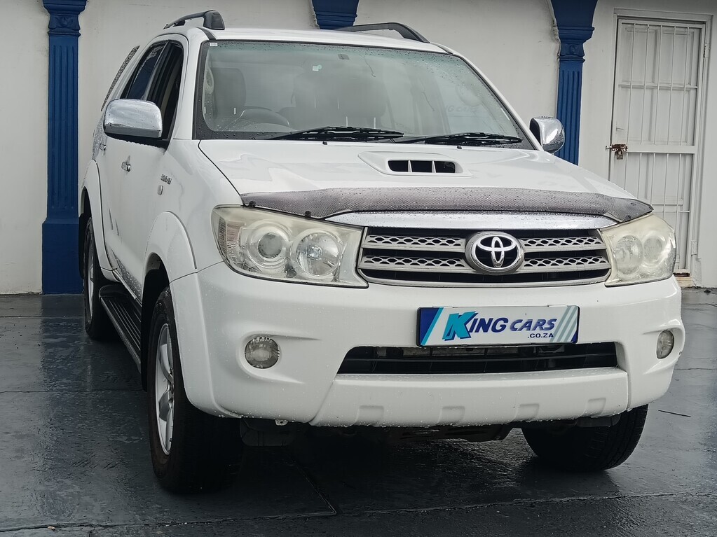 Toyota Fortuner - View 3
