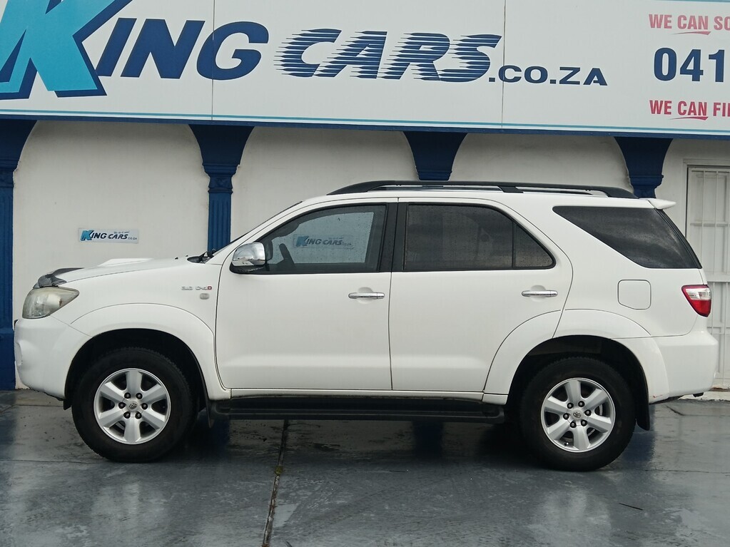 Toyota Fortuner - View 5