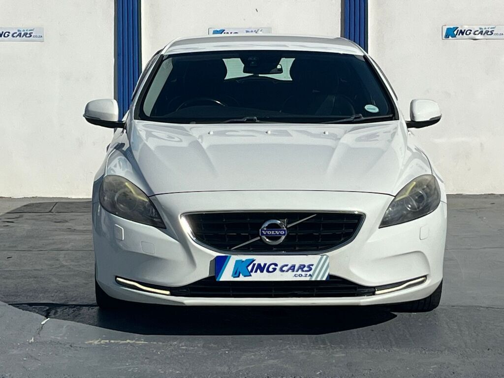 Volvo V40 - View 2