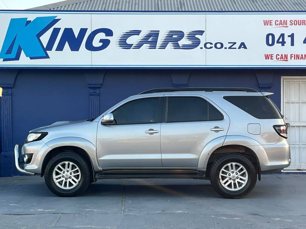 Toyota Fortuner - View 5