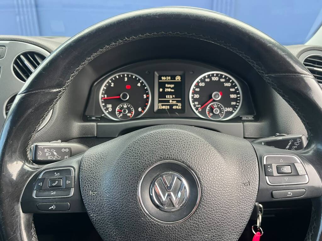 Volkswagen Tiguan - View 6