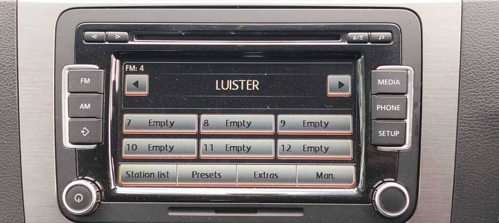 Volkswagen Passat - View 10