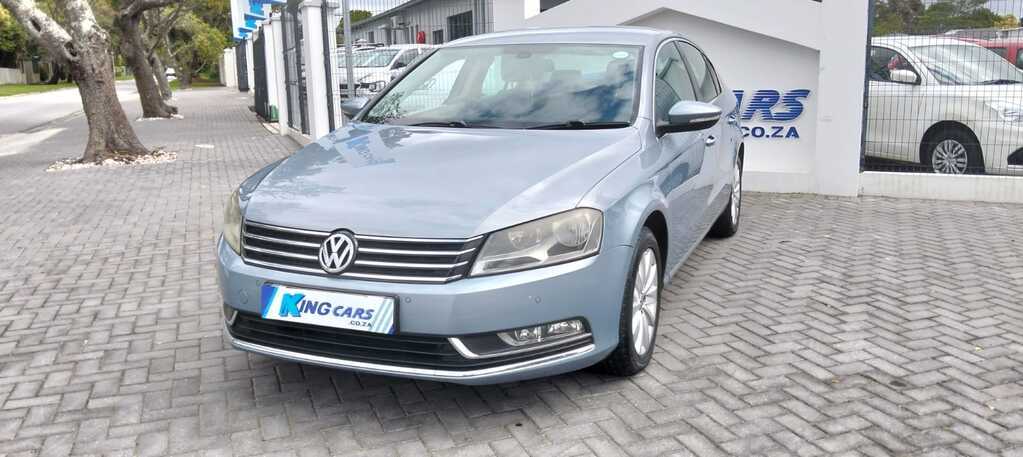 Volkswagen Passat - View 4