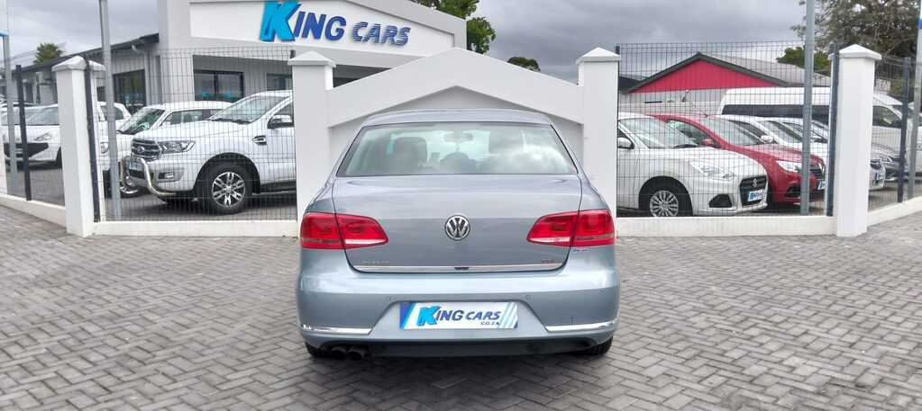Volkswagen Passat - View 6