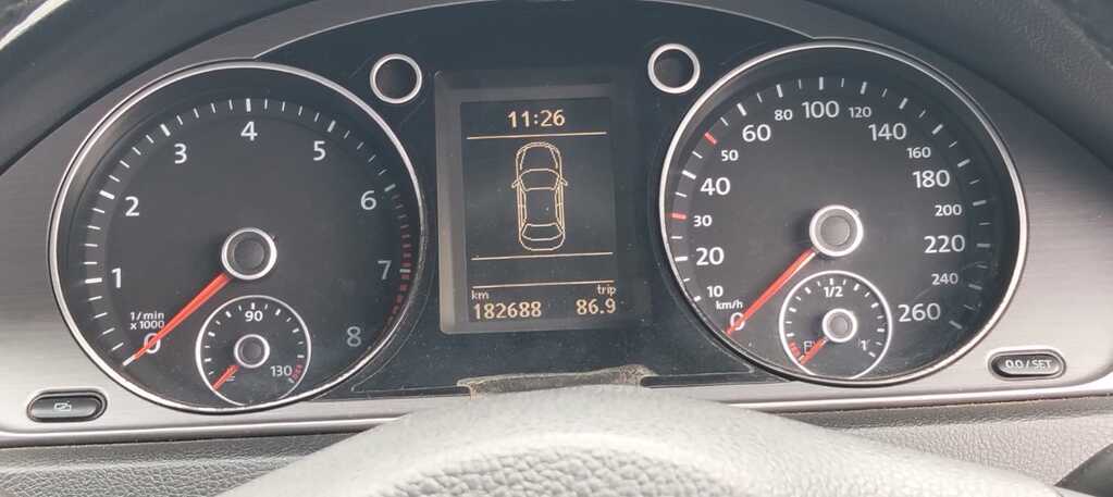 Volkswagen Passat - View 9