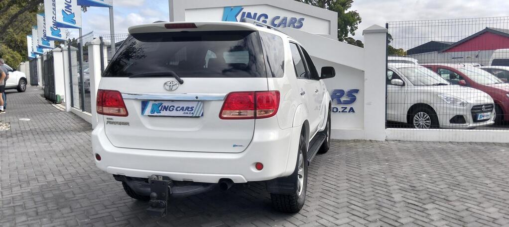 Toyota Fortuner - View 8