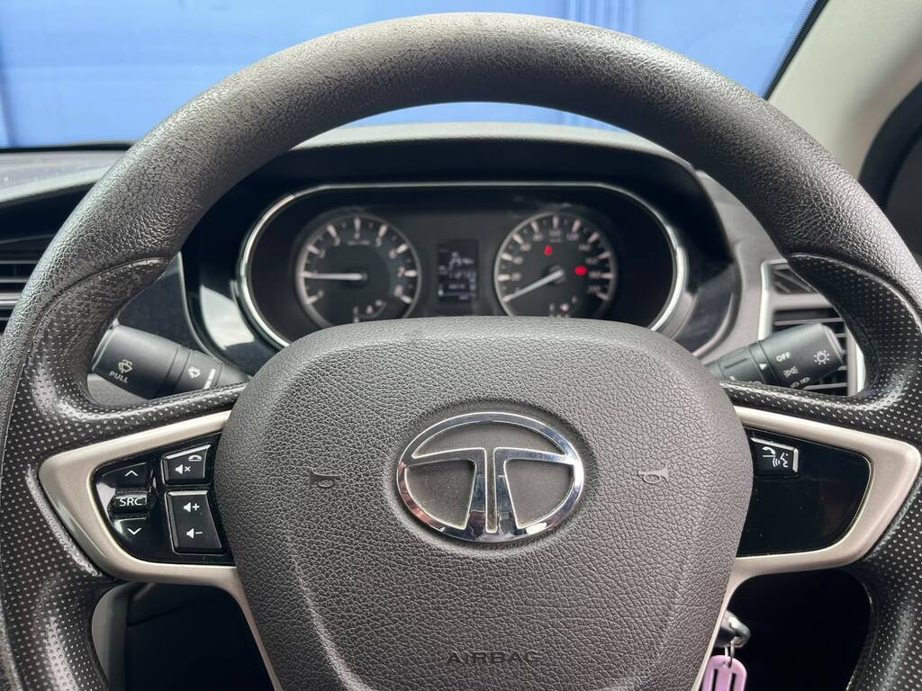 2016 Tata Bolt — photo 9