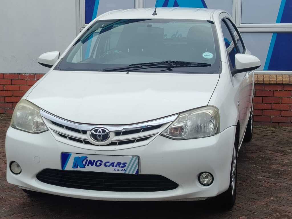 2013 Toyota Etios — photo 4