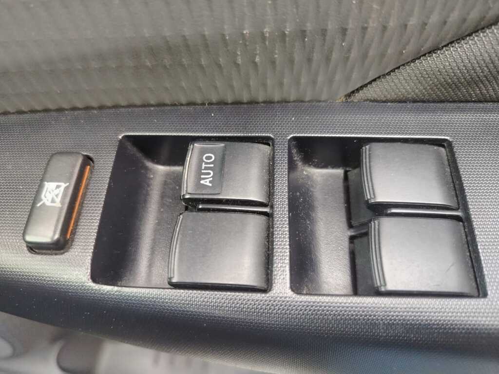 2013 Toyota Etios — photo 7