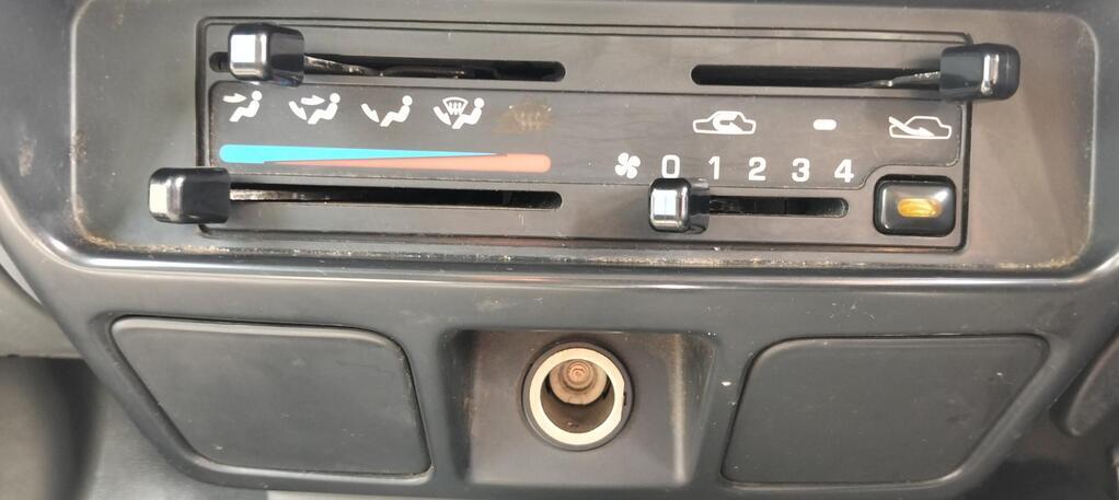 Nissan Hardbody - View 10