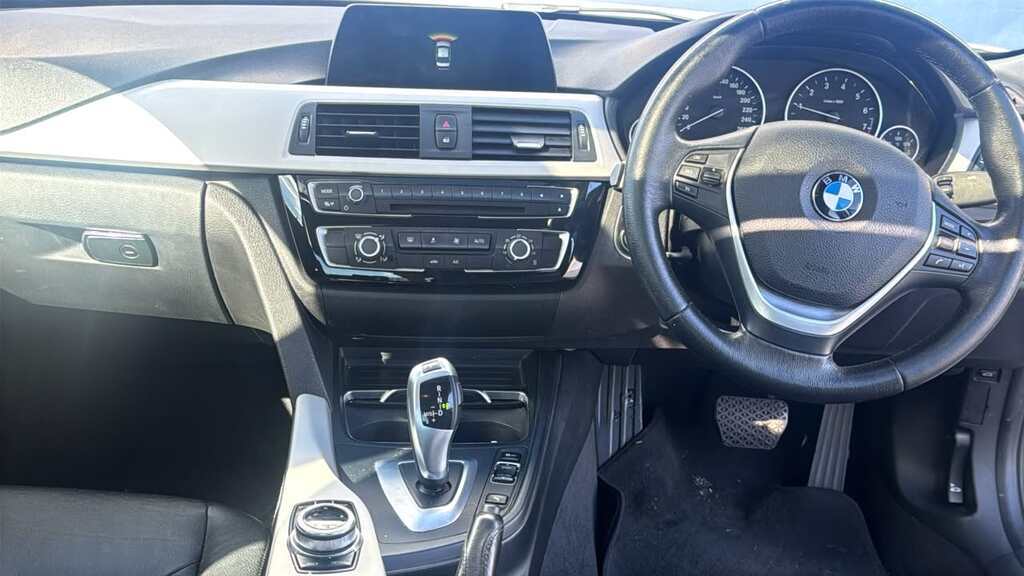 2019 BMW 3 Series — photo 9