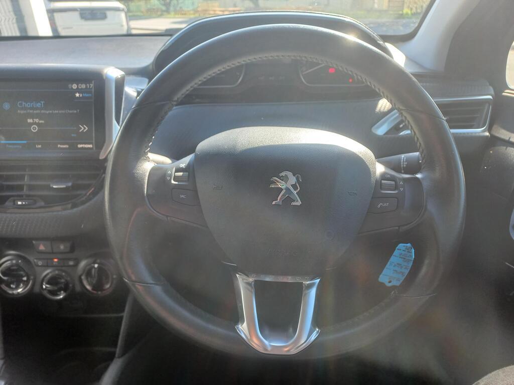 2020 Peugeot 208 — photo 11