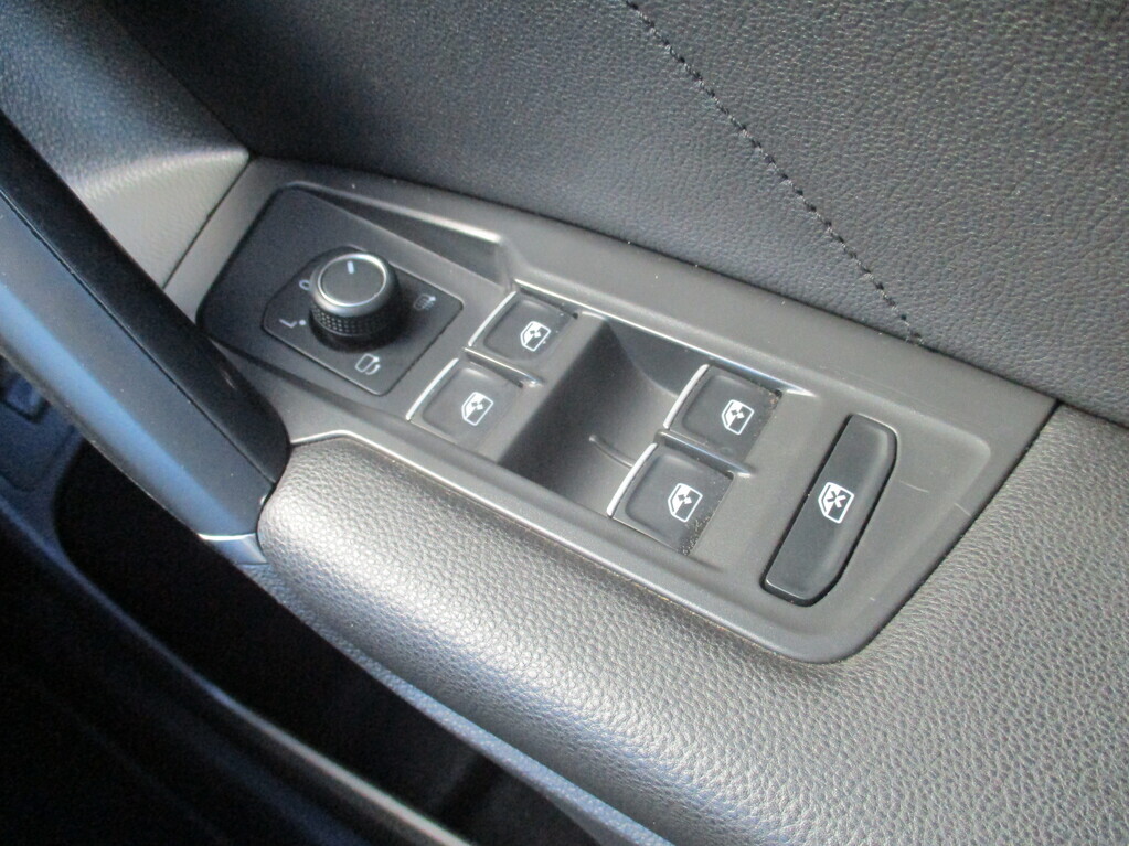 Volkswagen Tiguan - View 9
