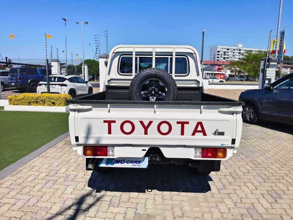 Toyota Land Cruiser Pick Up - View 6
