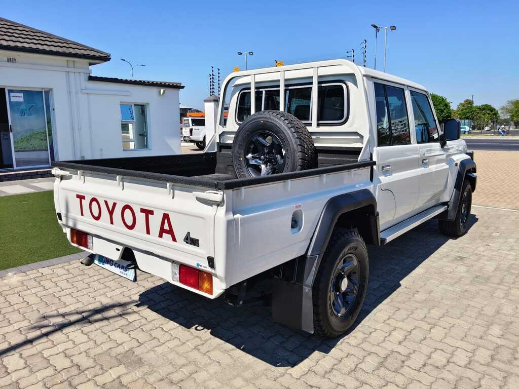 Toyota Land Cruiser Pick Up - View 7