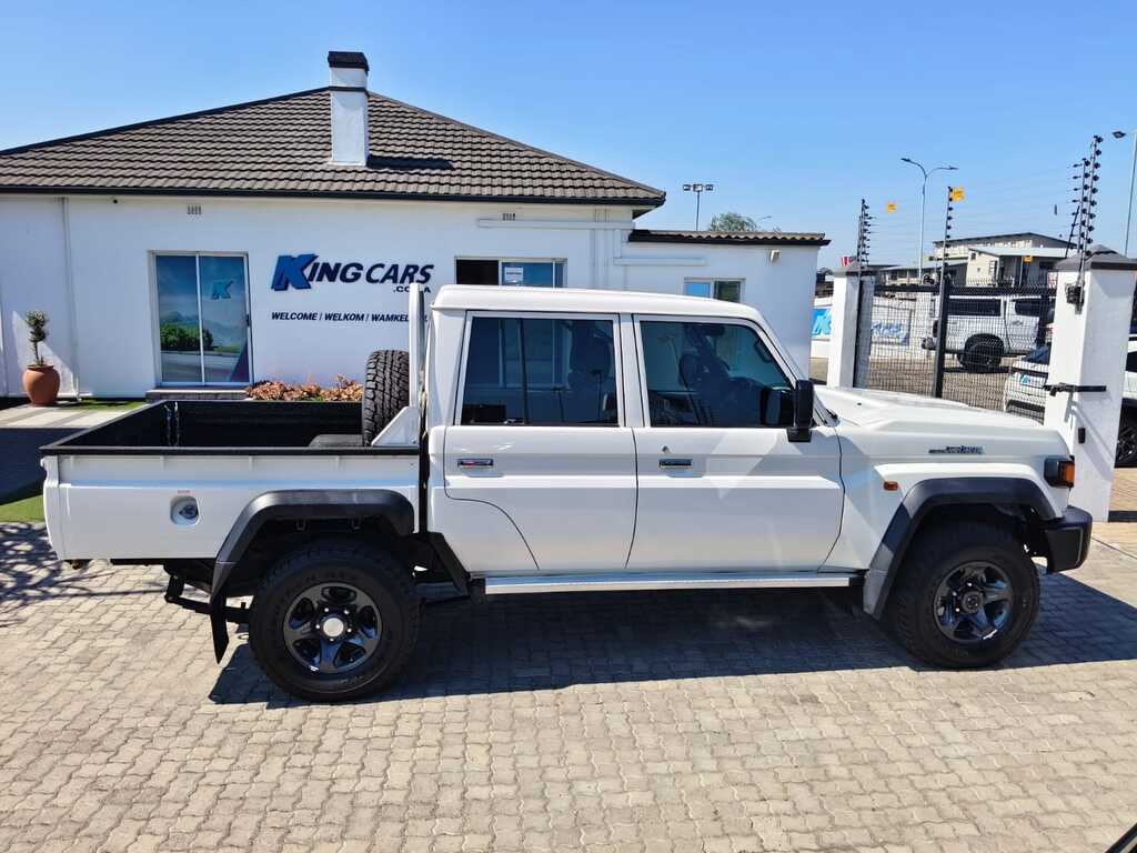 Toyota Land Cruiser Pick Up - View 8