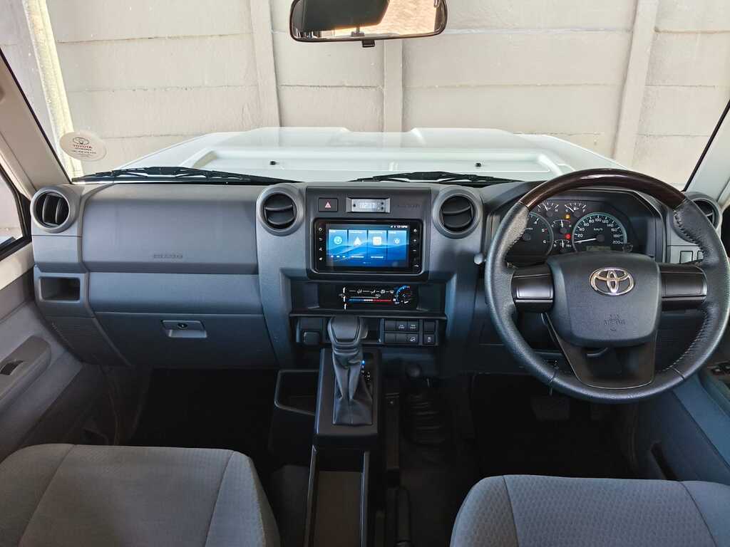 Toyota Land Cruiser Pick Up - View 9