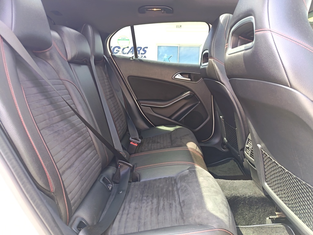 Mercedes-benz Gla - View 12