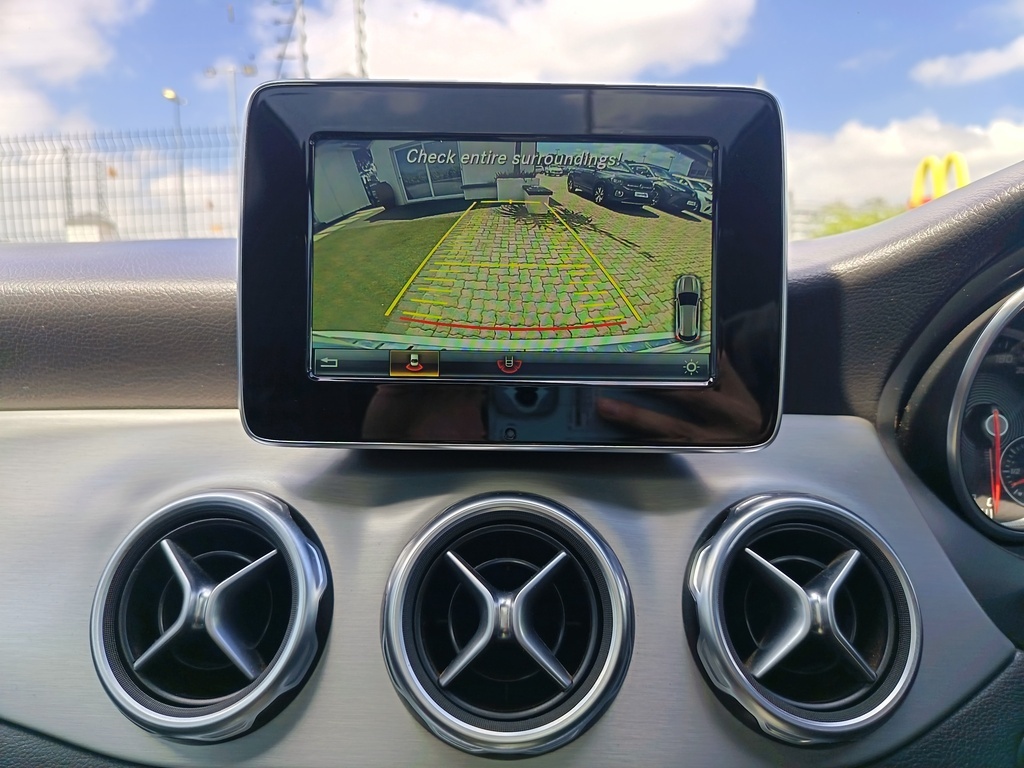 Mercedes-benz Gla - View 13