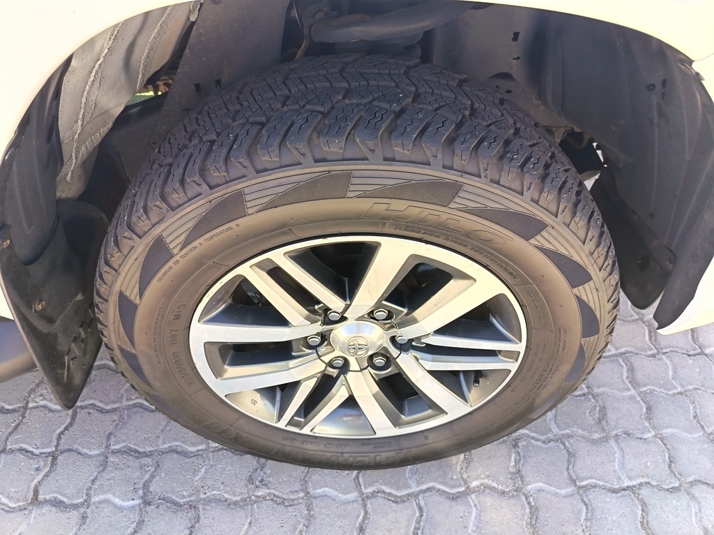 Toyota Hilux - View 9