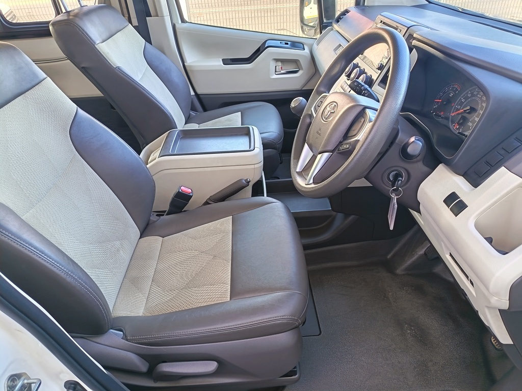 Toyota Quantum - View 10