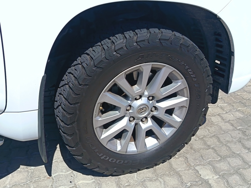 Toyota Prado - View 9