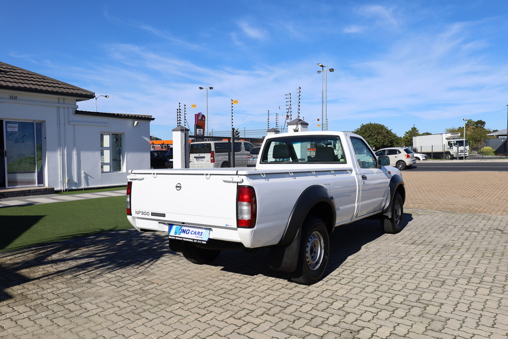 Nissan Hardbody - View 11