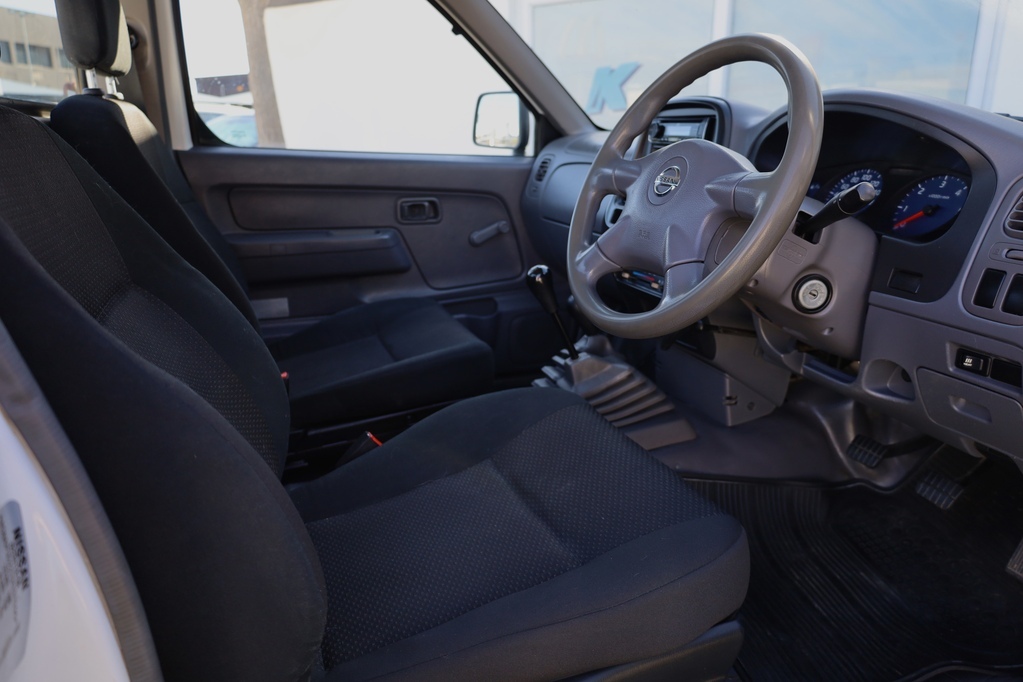 Nissan Hardbody - View 14