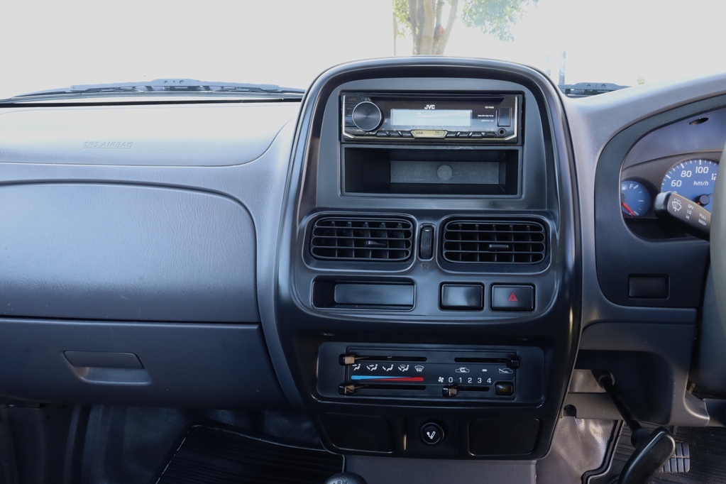 Nissan Hardbody - View 15