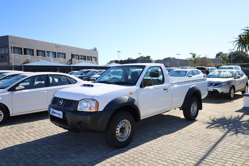 Nissan Hardbody - View 4