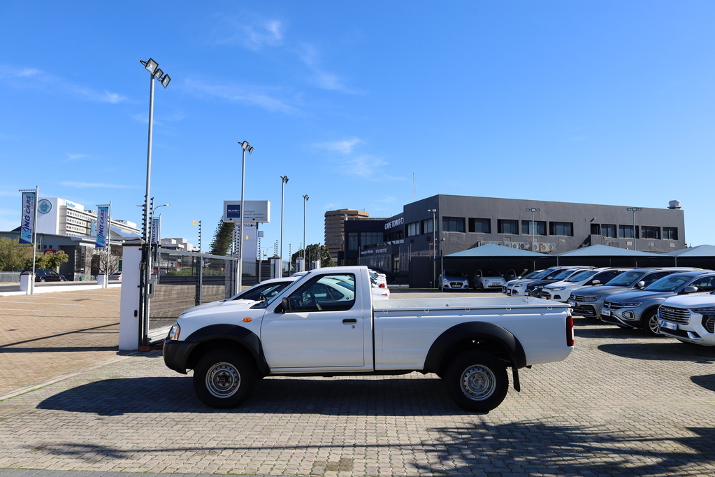 Nissan Hardbody - View 5