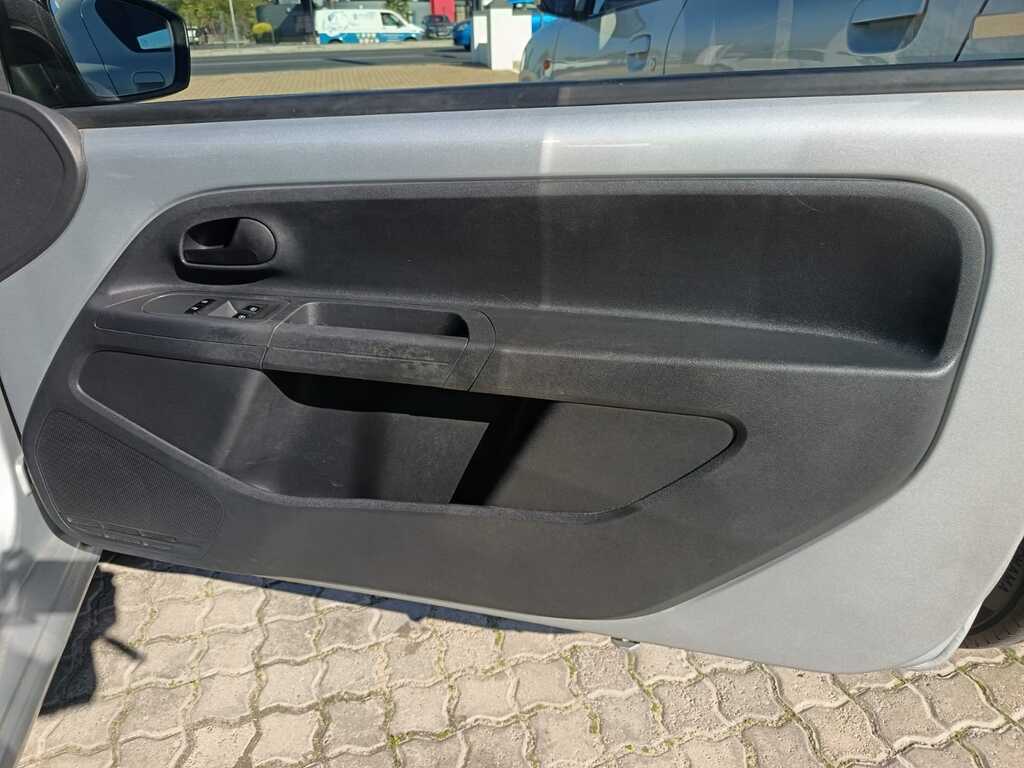 Volkswagen Up - View 10