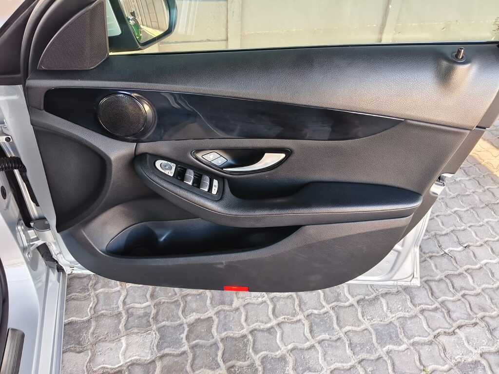 Mercedes-benz C Class - View 12