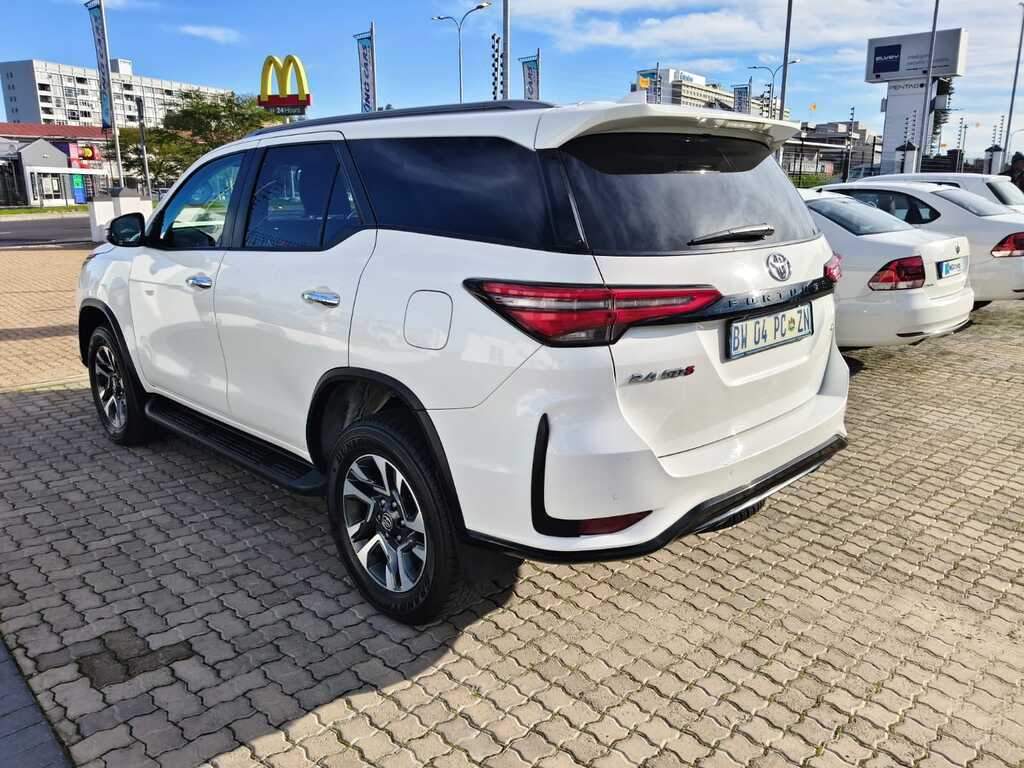 Toyota Fortuner - View 5