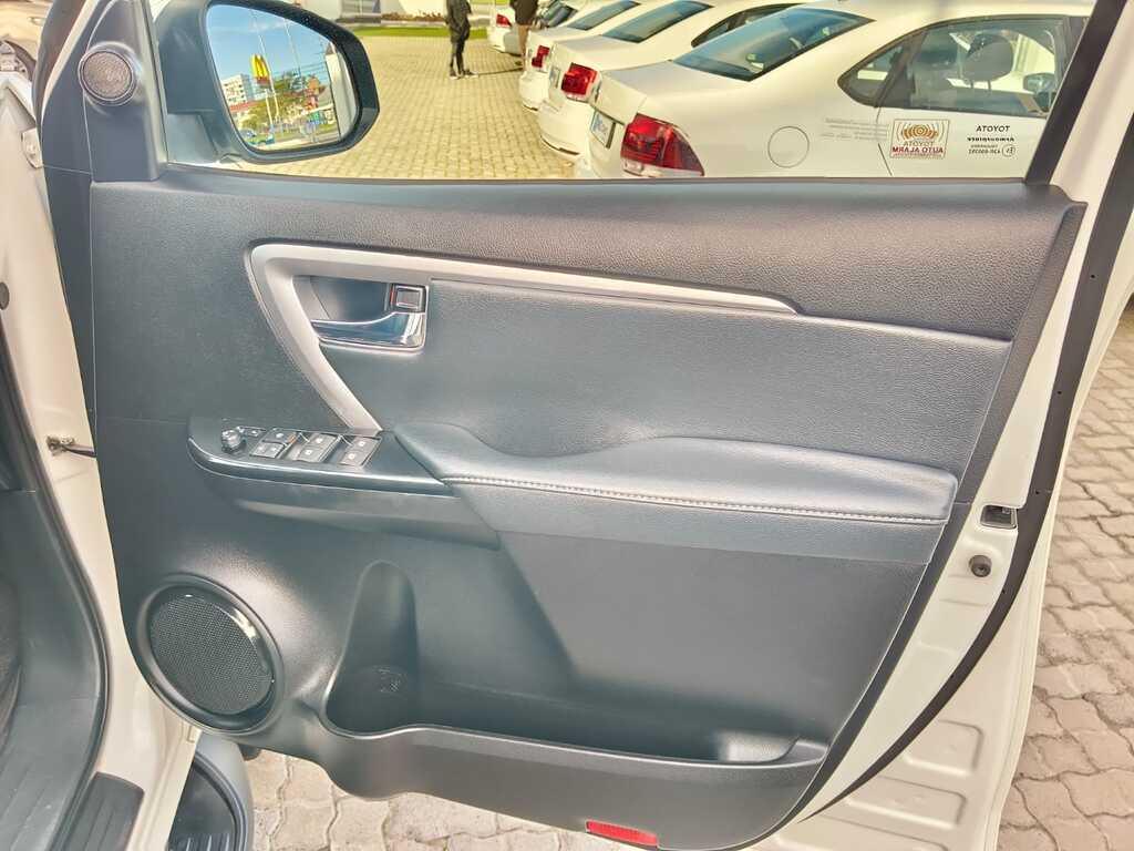 Toyota Fortuner - View 8
