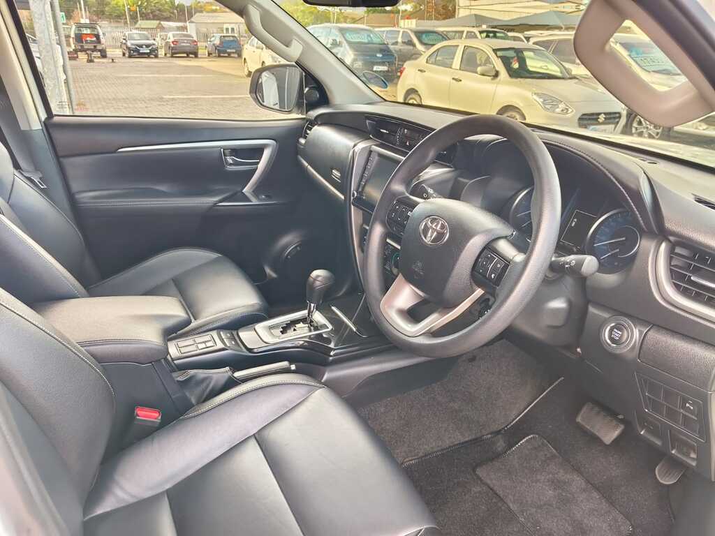 Toyota Fortuner - View 7