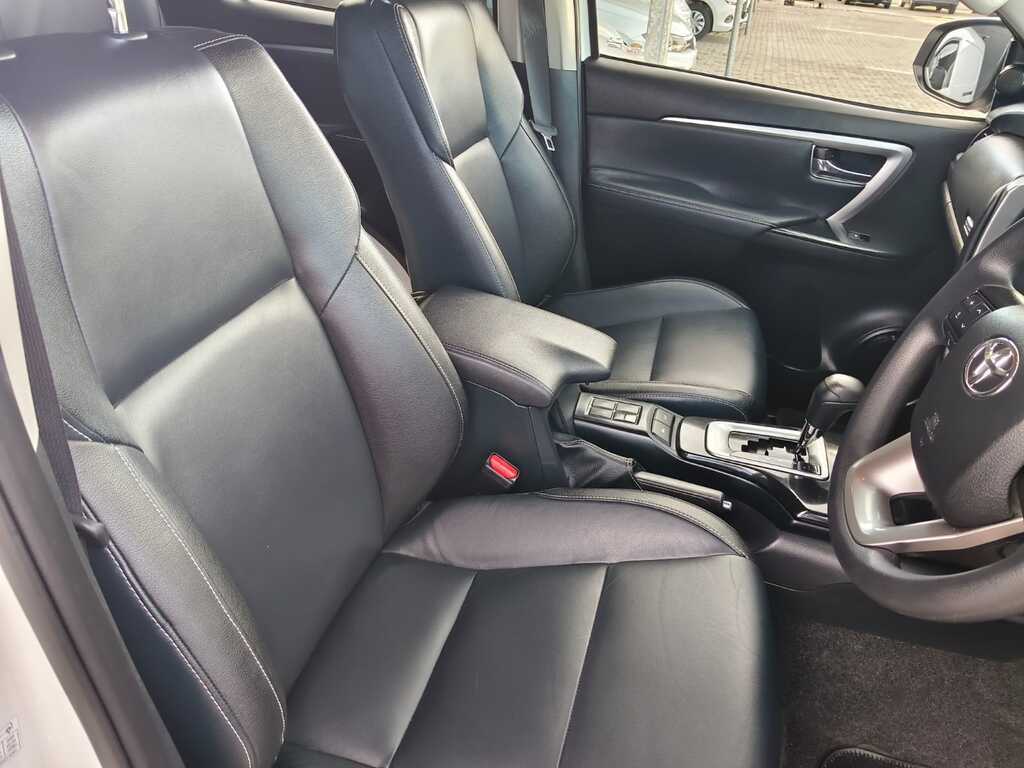 Toyota Fortuner - View 9