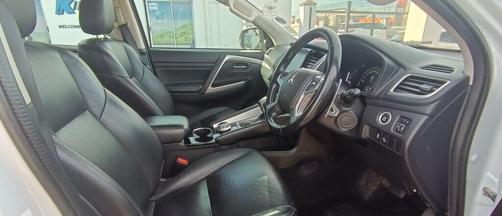Mitsubishi Pajero - View 10