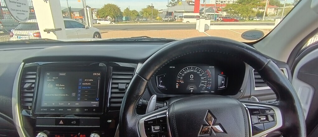 Mitsubishi Pajero - View 11